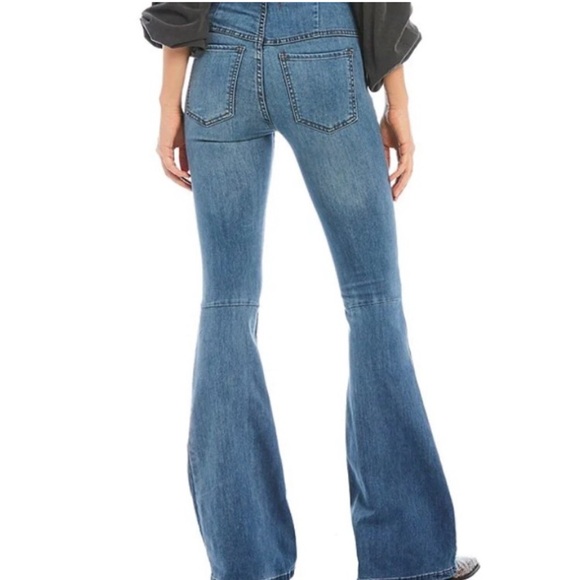 Free people we the free gummy pull on flare leg jeans Size 30 Short - Picture 2 of 10